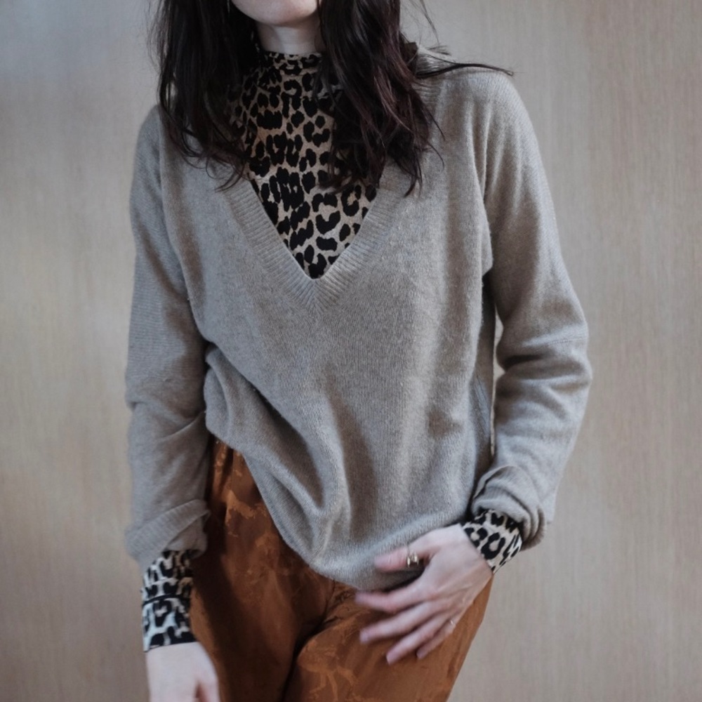 CHLOÉ V NECK CASHMERE SWEATER